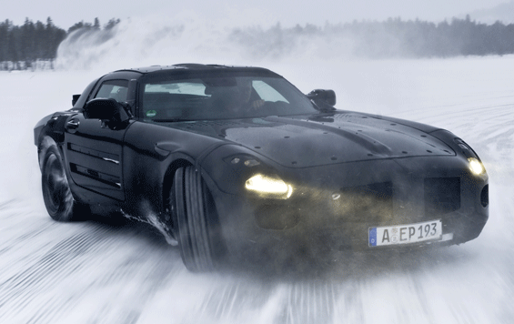Drifting on Snow. Testing must be fun, too (Image: Mercedes-Benz)