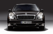 Maybach_Zeppelin_Front Be carefull, if you see this face behind your car. Some Fiat 500 seems to be already lost... (Image: Maybach)
