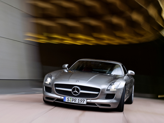 Strong, just strong: The new Gullwing Mercedes-Benz SLS AMG (Image: Daimler)