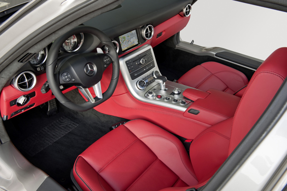 Red Leather and aircraft contruction lession: The Interieur of Mercedes-Benz SLS AMG (Image: Daimler)