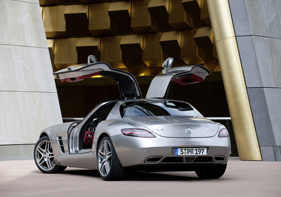 Rear view with open gullwing doors (Image: Daimler)