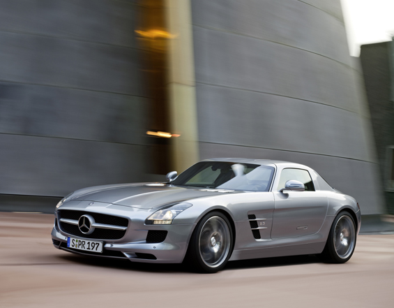 Sideview of the new Mercedes-Benz SLS AMG (Image: Daimler)