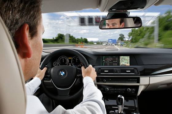 Head-Up Display in the new BMW 5 series (Photo: BMW)