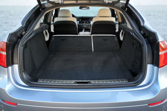Enough space for most drivers: BMW AQctive Hybrid X6 (Image: BMW)