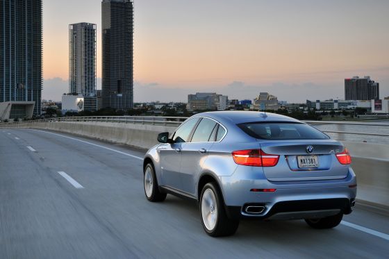 BMW Active Hybrid X6 on the Road (Image: BMW)