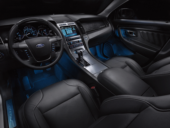 Interieur with Ambilight (Image: Ford)