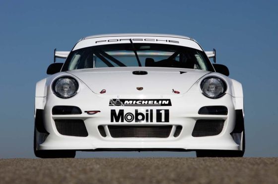 The 911 GT3 R will be raced in series based on the international FIA GT3 regulations (Photo: Porsche)